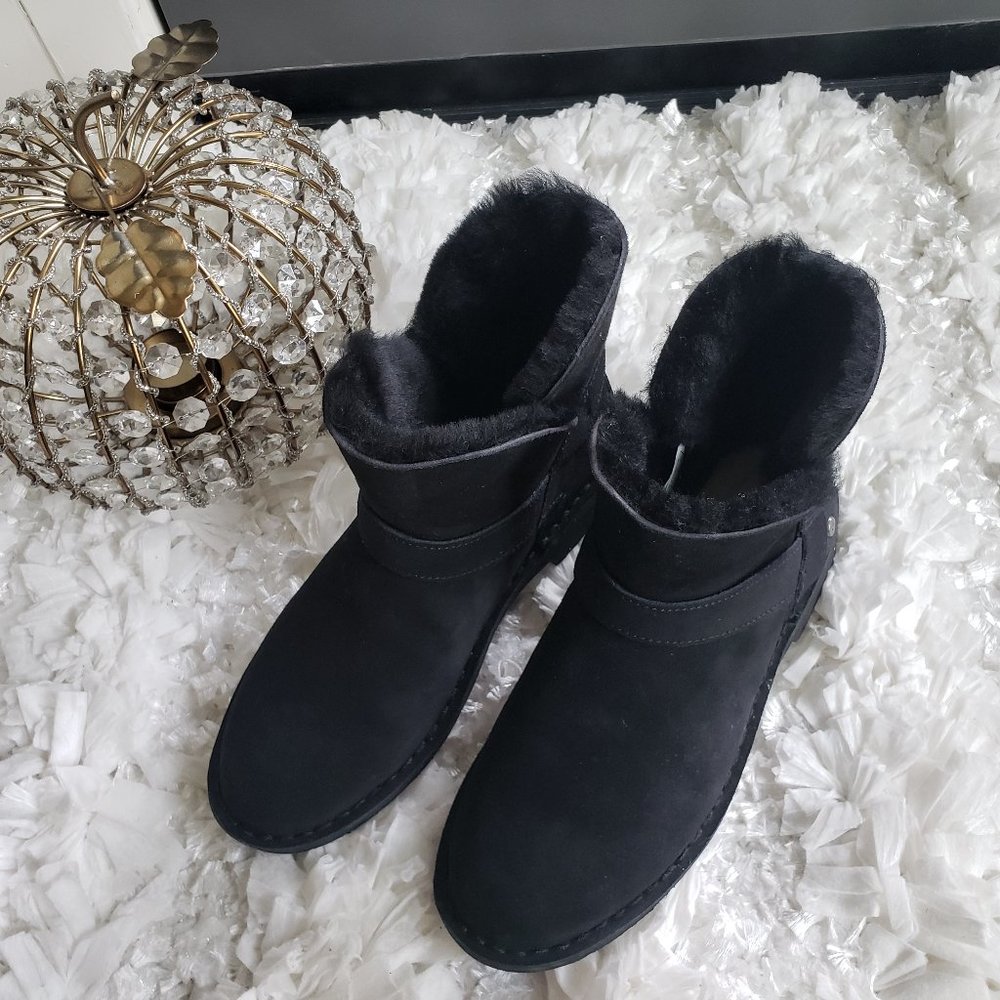 New UGG Women’s Zariyah Water Repellent Ankle Bootie 